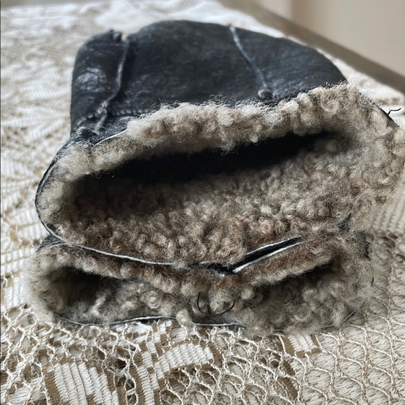 Unisex Black Crackled Leather Soft Sheepskin Winter Mittens - Picture 4 of 14